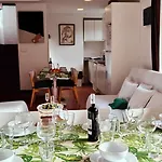 Casa Con Jardin A 30 Metros De La Playa. At. *