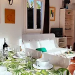 Casa Con Jardin A 30 Metros De La Playa. At.