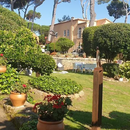Casa Con Jardin A 30 Metros De La Playa. At. * Palamos