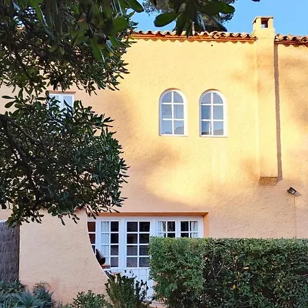 Casa Con Jardin A 30 Metros De La Playa. At. *