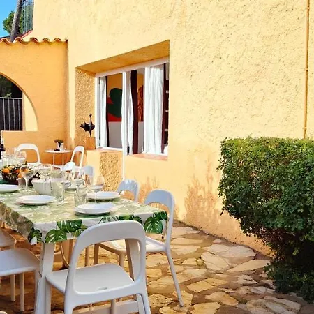 Casa Con Jardin A 30 Metros De La Playa. At.