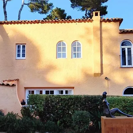 Casa Con Jardin A 30 Metros De La Playa. At.